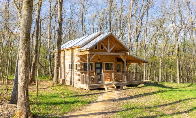 Viroqua Cabin | Tanager cabin at Driftless Creek
