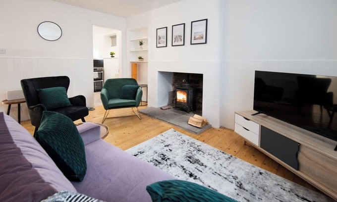Eyemouth House | TandJ House in Eyemouth: Cozy Coastal Retreat