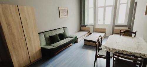 Grunwald House | Tanie Spanie przy City Park - Zameldowanie Bezobsługowe -