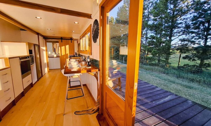 Tarras House | Tarras Tiny Haven Stargaze, Unwind, Wake to Mountain Views