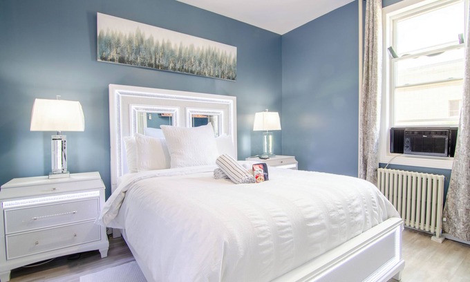 Industry Apartment | Taste of Honey - 10 Mins To NYC - Brand New