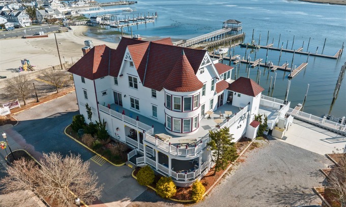 Somers Point House | TAVERN ON THE BAY HOTEL - Bugsy Siegel Suite