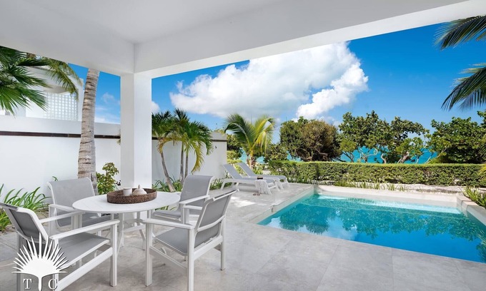 Providenciales House | TC Villas -Sea Edge Villa -Luxurious & Romantic Getaway
