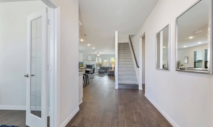 Northlake House | TCH - Spacious 5bd/3ba home in Northlake w/Office