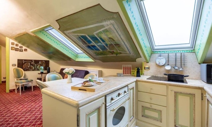 Loreto House | "Tea" Holiday Home 1km from Central Station