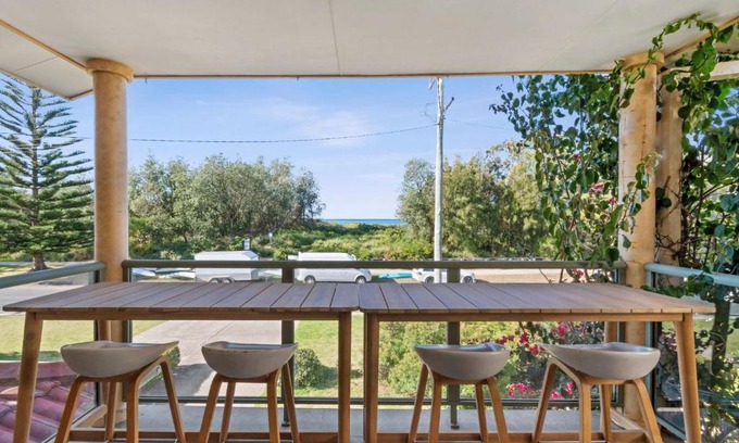 Broulee House | Teds at Broulee managed by Batemans Bay Accom