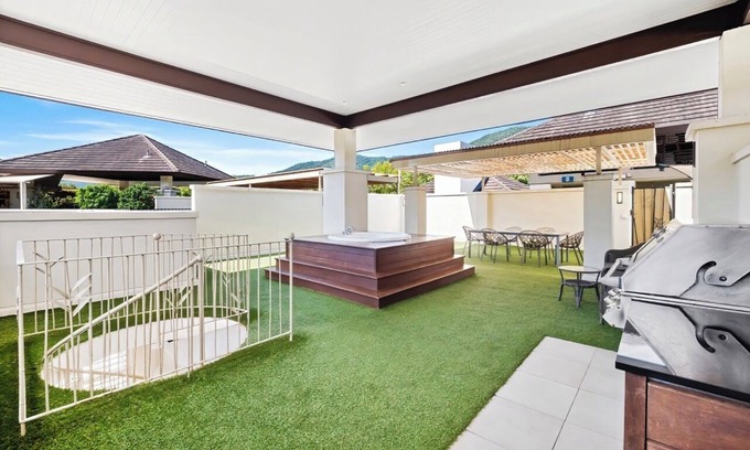 Palm Cove Apartment | Temple 2 Bedroom Dual Key with Rooftop Terrace 422/3