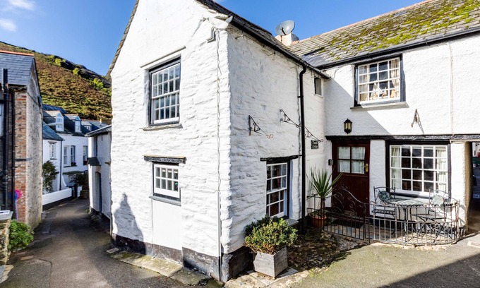 Port Isaac Cottage | TEMPLE COTTAGE, family friendly, with open fire in Port Isaac