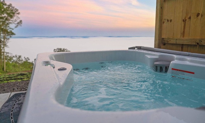 Lupton City House | Tennessee Wall at Mountain's Ledge