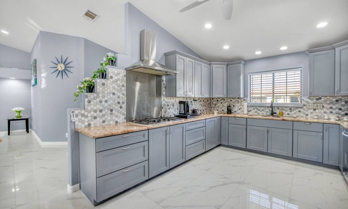 Bermuda Dunes House | Tequila sunrise house-10 min from a grocery stores