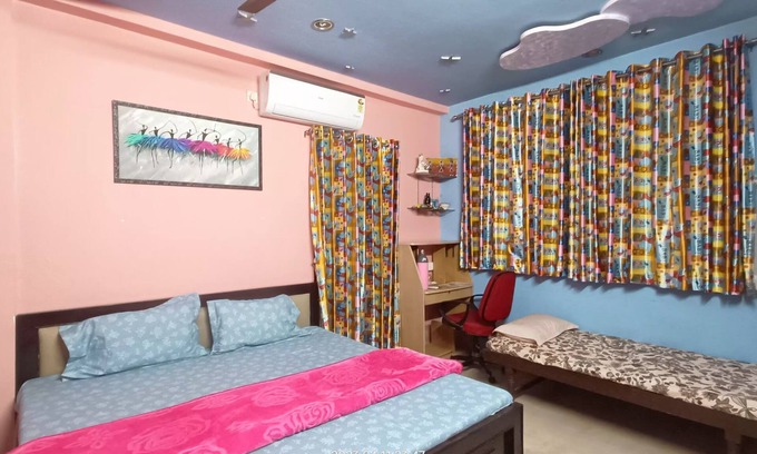 Vadodara House | Terrace Garden Bedroom First Floor 5 Minutes from Hotel Hayatt Place