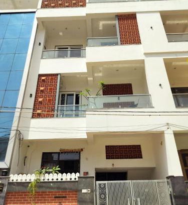 Tonk Phatak Apartment | Terracopper- Pristine Art Home with Balcony near central park