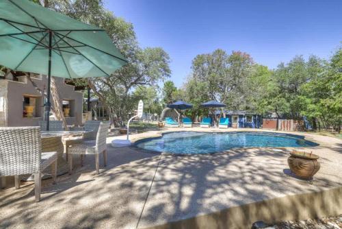 Wimberley House | Terracotta Retreat/Sleeps 30!
