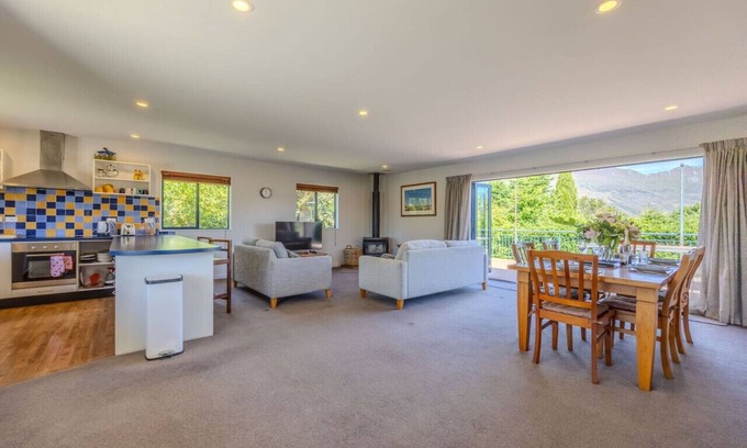 Wanaka House | Terrific views on Totara