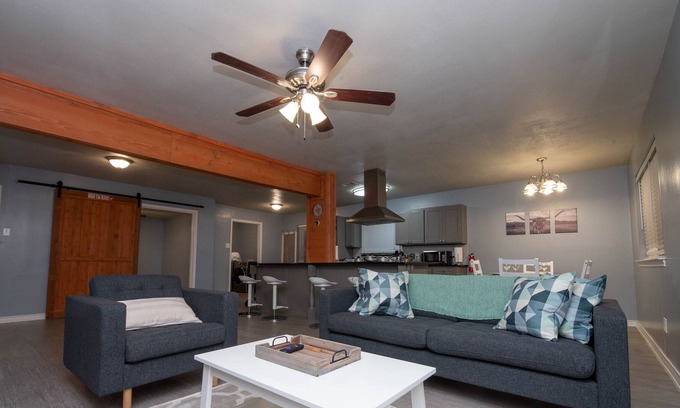 Richardson House | Texas Longhorn House, King bed, FREE wifi, parking