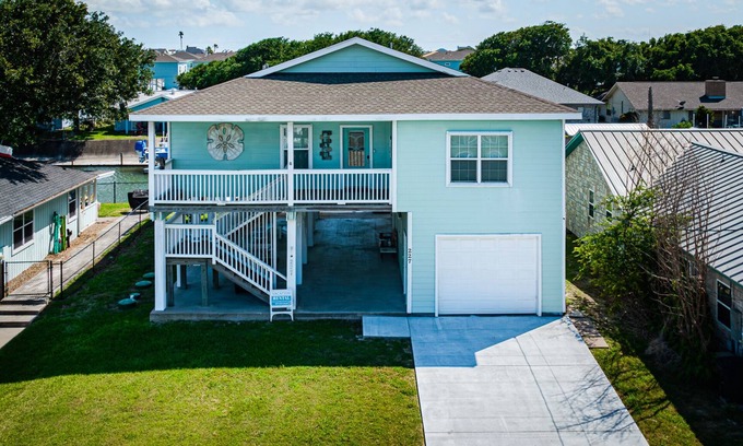 Palm Harbor House | Texas Riviera Canal Waterfront Home - Perfect Beach & Fishing Getaway Location