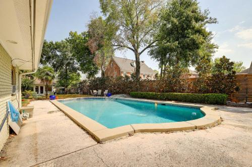 Riverside Terrace Apartment | Texas Studio with Pool Access, 1 Mi to TDECU Stadium