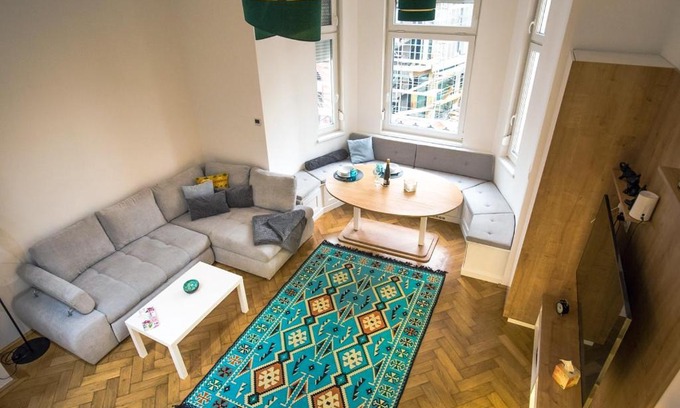 Orszagut Apartment | TGI Holiday Apartment