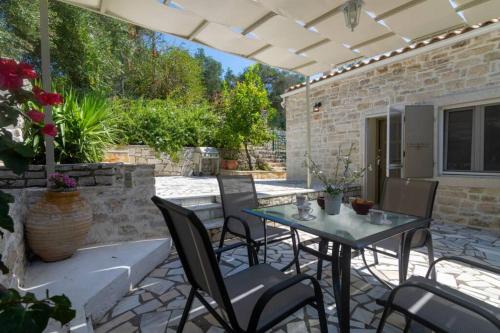 Vlachopoulatika House | Thanos Cottage