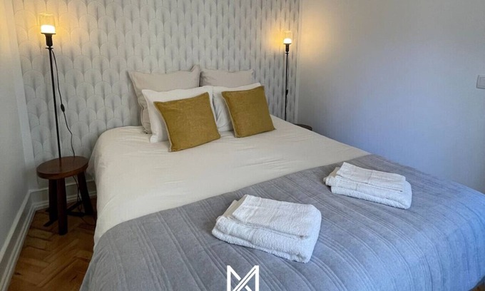 Sao Joao de Deus Apartment | That Place for U - Vintage Deluxe Suite