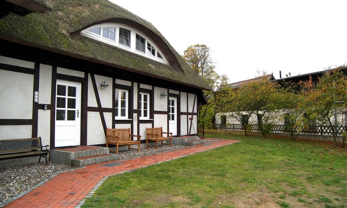 Benz Apartment | Thatched cottage Benz an der Kirche - Apartment Benz 2 (right half of the house)