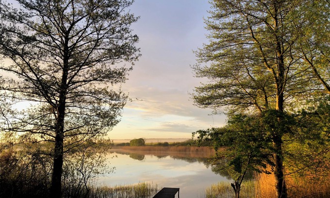 Rodlin Cottage | Thatched house on the lake with jetty, boat, fireplace and sauna