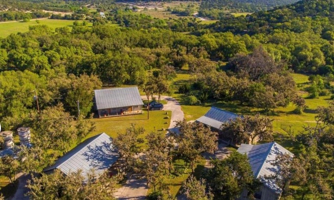 Bandera Bed & Breakfast | The 1077 Hill Country Venue