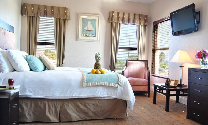 West End Apartment | The Alexander Suites #101 - Queen Suite