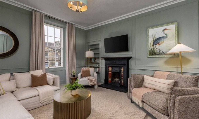 Stirling Apartment | The Allan Maisonette | Charming Georgian Retreat