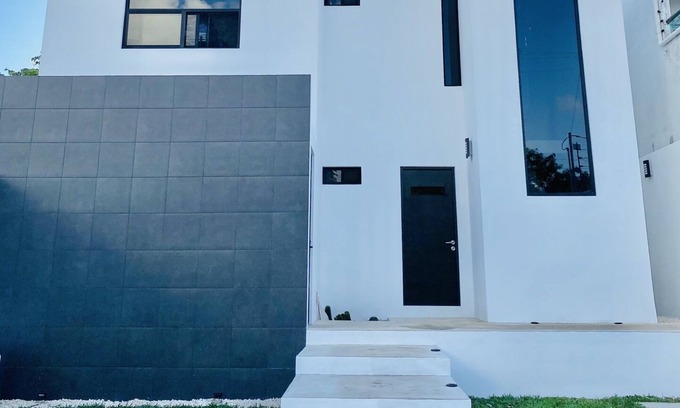 S.M. 57 House | The Anchor House
