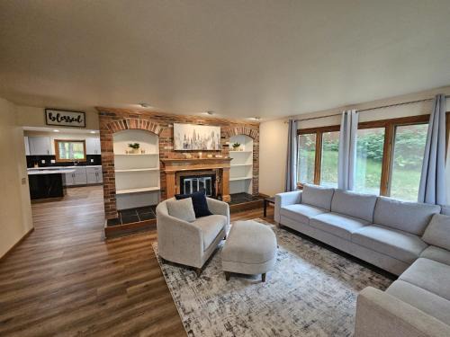 Sand Lake House | The Anchorage Abode