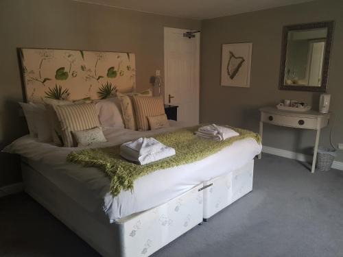 Upton Scudamore Hotel | The Angel Inn