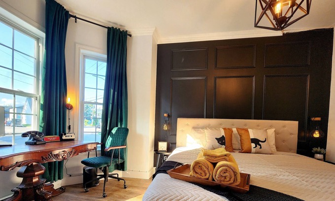 Quartier 5-4 Apartment | The Antique Cat - Jacuzzi & Parking