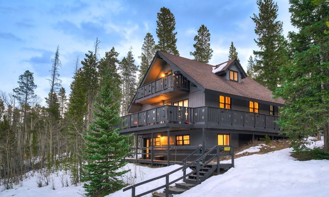 Breckenridge Ski Chalet | The Apres Chalet on Peak 7, Private Hot Tub, Views, Location!