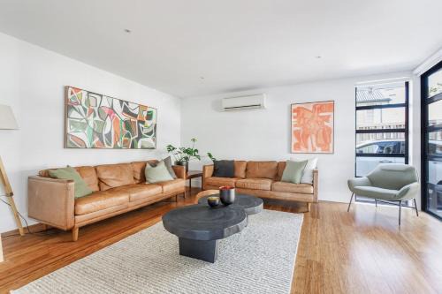 Richmond North House | The Art of Richmond - Walk to MCG & Trendy Eateries