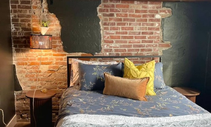 Perryville Hotel | The Atrium A Boutique Hotel Suite 12