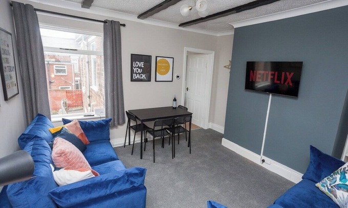 Gateshead Apartment | The Avenue - 3 bed flat sleeps 6