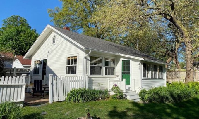 South Haven Cabin | The Avery 12 on North Shore