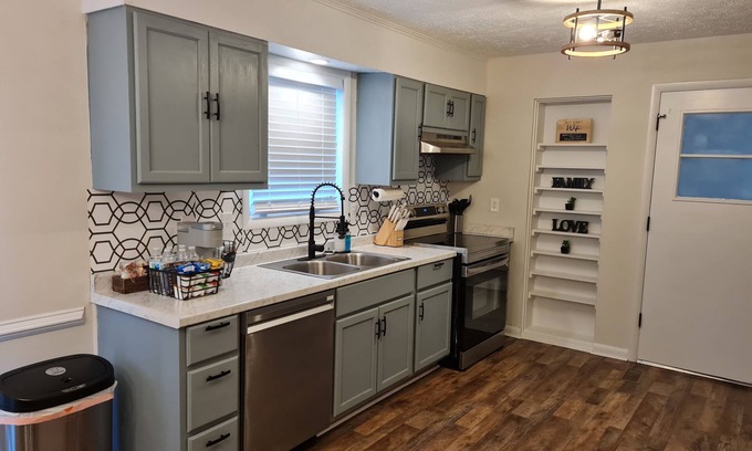 Fayetteville House | The Awesome Flaghouse