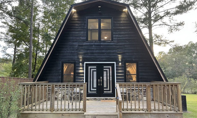 Samantha House | The Bama Gathering Place on Lake Tuscaloosa