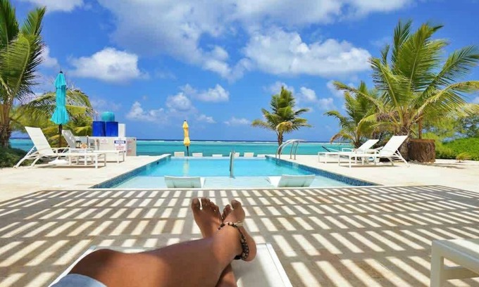 Colliers Bay Condo | The Banana Bird Oceanfront Studio Cottage in East