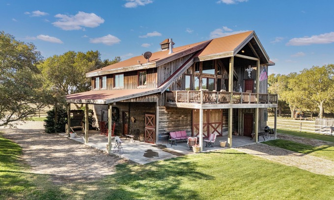 Mobeetie House | The Barn at Quail Creek Ranch - 2 Bedroom Peaceful Ranch Retreat