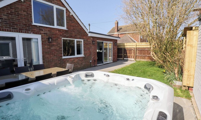 Mablethorpe and Sutton Cottage | THE BEACH HAVEN, pet friendly, country holiday cottage in Mablethorpe