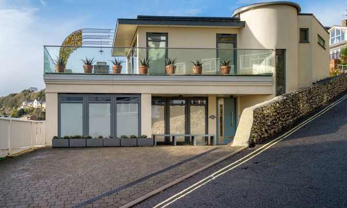 Ventnor Cottage | The Beach House - a house that sleeps 6 guests in 3 bedrooms
