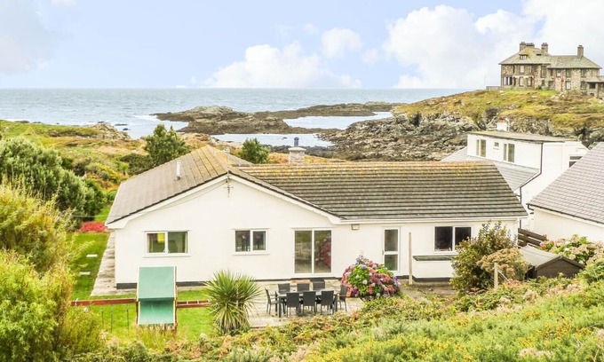 Trearddur Bay Cottage | THE BEACH HOUSE TREARDDUR BAY, family friendly in Trearddur Bay