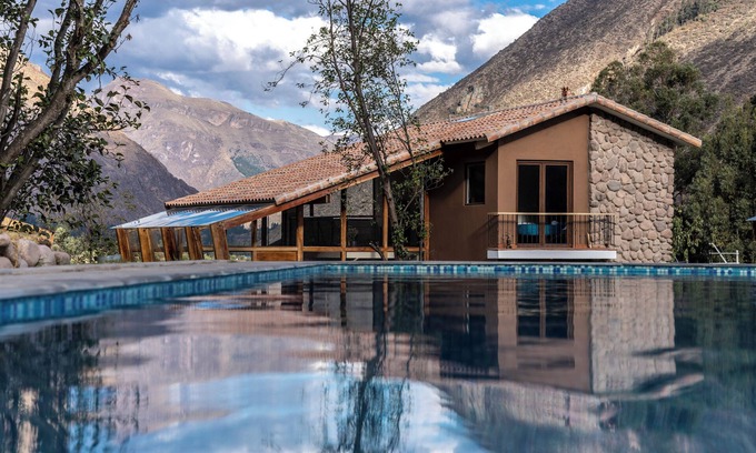 Huaran Cottage | The beauty of the Andes from a warm home 45 min. from the train station.