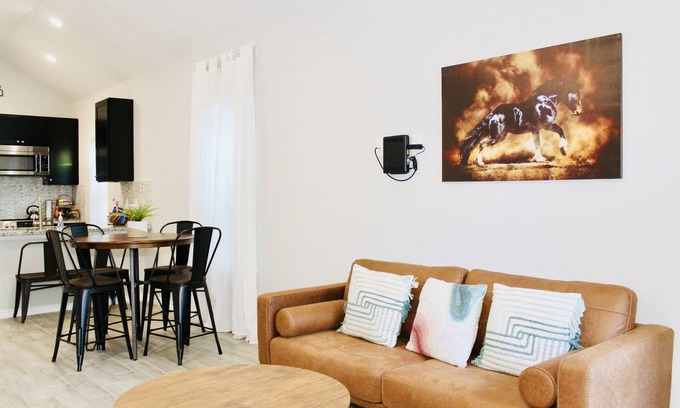 Montgomery House | The Beaver Den 30 day stays King bed Lake Conroe