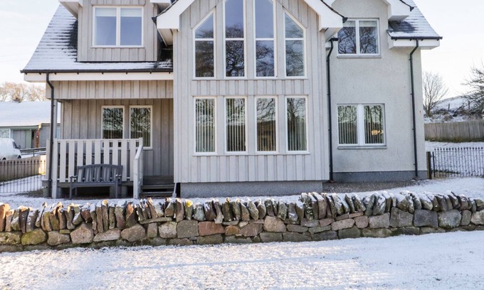 Nairn House | THE BEECHES, pet friendly, country holiday cottage in Forres