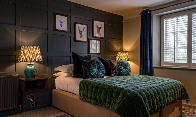 Stow-on-the-Wold Hotel | The Bell & Stuart House