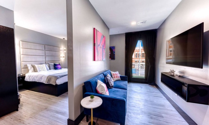 Biloxi Hotel | The Bella's Glamour & Grace Suite, Sleeps 2, Private Balcony